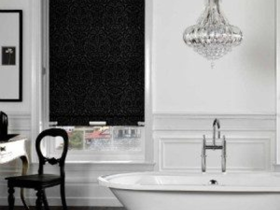 Luxurious bathroom featuring a chandelier and classic tub