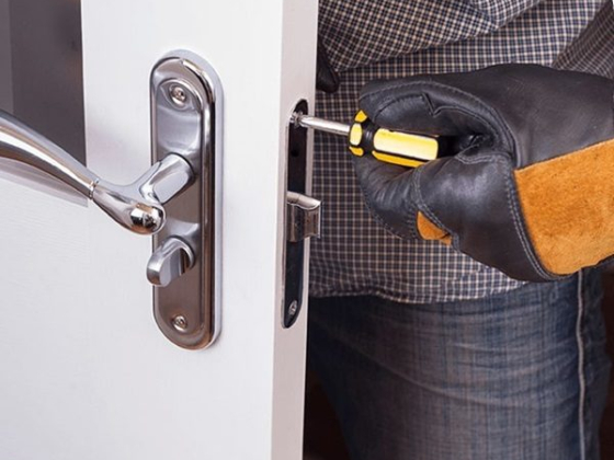 Larry & Sons Lockout