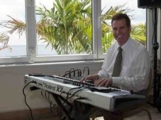 Arnie Abrams Pianist