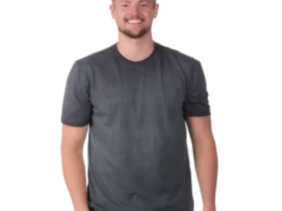 Casual style with a simple gray tee and jeans