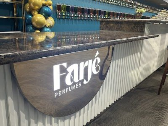 Farjé Perfumes store with decorative balloon display